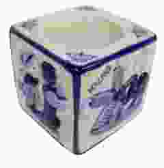 Candle holder mill with kissing couple