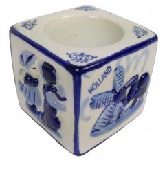 Candle holder mill with kissing couple