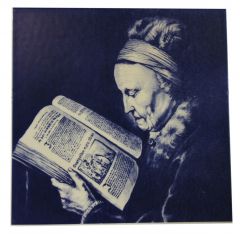 Delfts blauwe tegel - "Lezende oude vrouw", 15 cm
