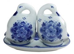 Salt and pepper shakers Swan couple